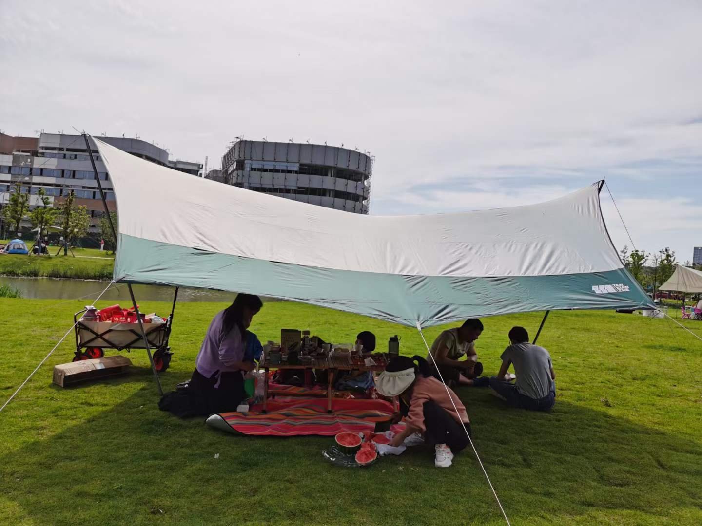 Camping im Freien am 1. Mai