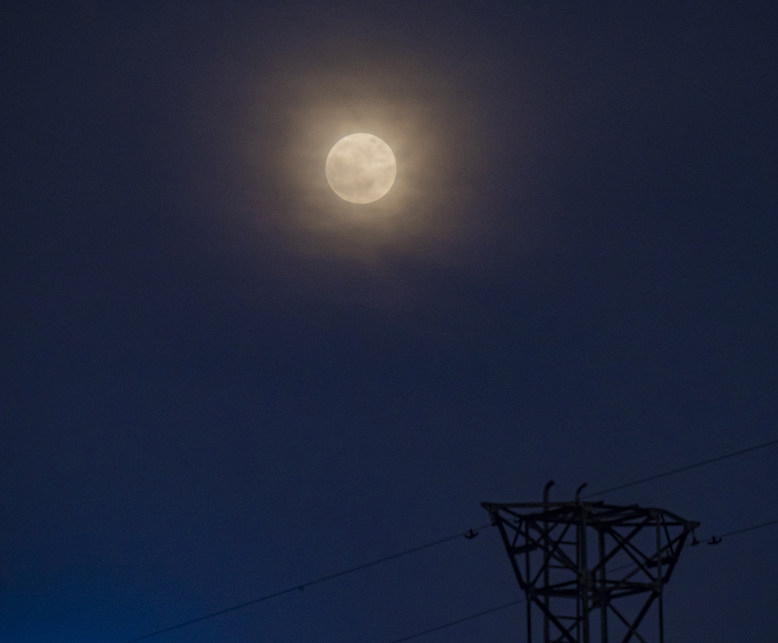 Ein atemberaubender Supermond erschien über Yongcheng