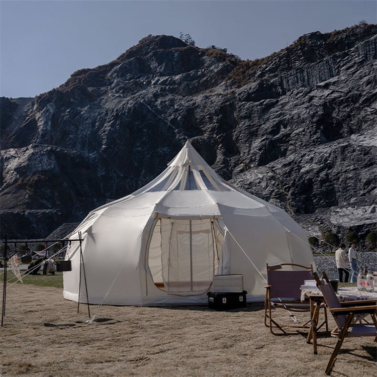 Welche Vorteile bringt das YMOUTDOOR Outdoor-Glockenzelt aus Segeltuch für Glamping-Unternehmen?