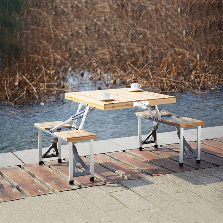 Klapppicknicktisch mit Sitzen
