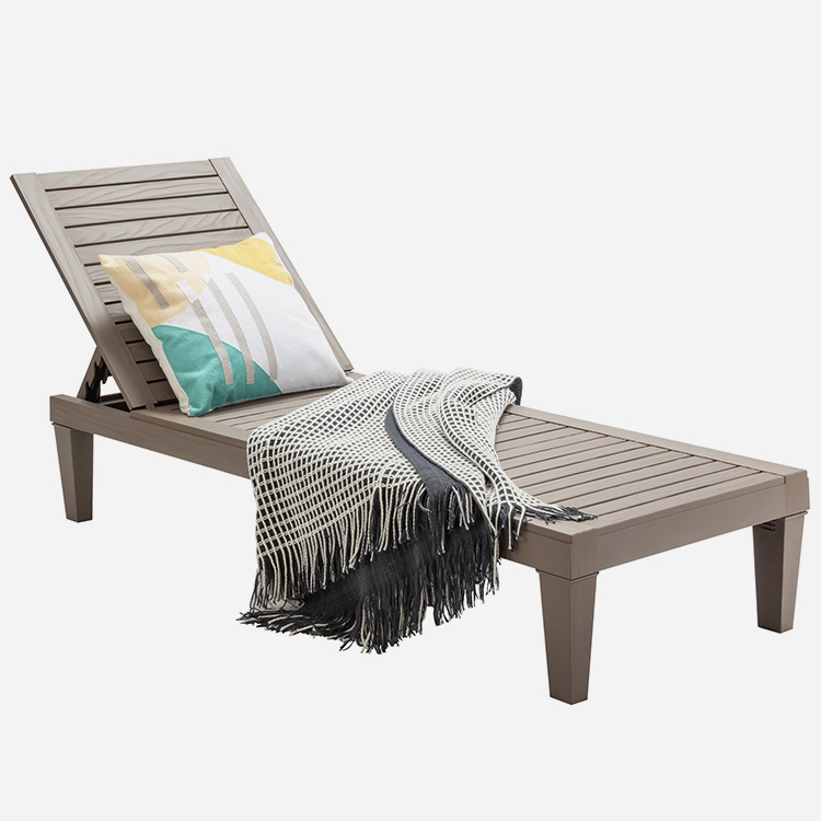 Verstellbarer Liegestuhl für die Terrasse