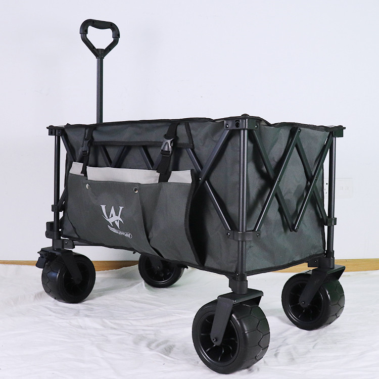 Zusammenklappbarer Wagen mit großen Rädern